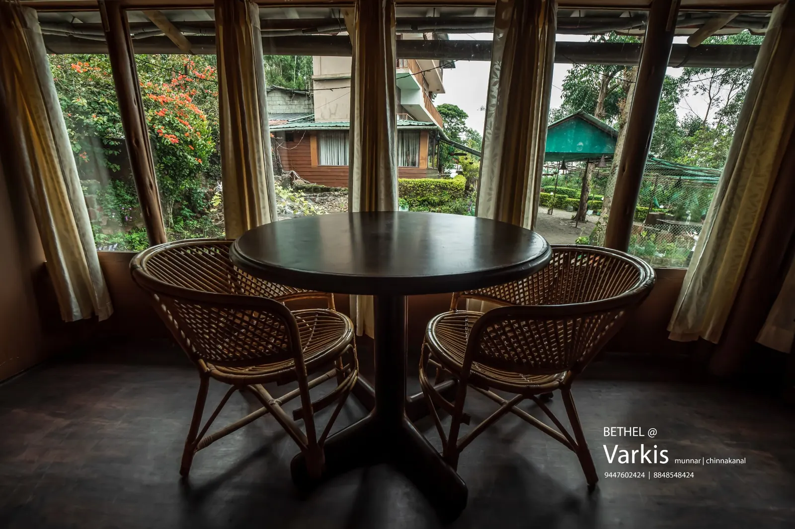 Sit-out room with valley views at Varkis